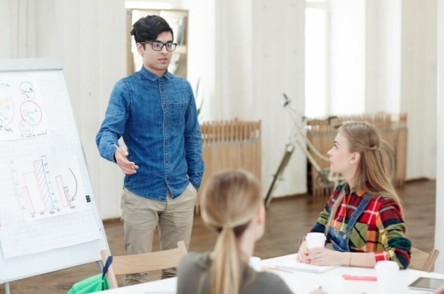 არაბულის-ენის-მასწავლებელი. Updated 2025